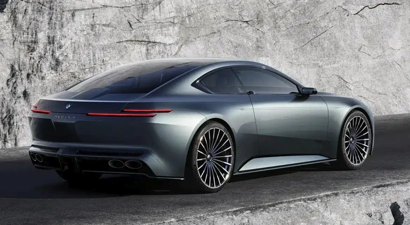 图片展示了BMW Vision Alpina Concept概念车的侧面及后部外观。车身呈银灰色，线条流畅，车顶线条向后倾斜，营造出运动的溜背造型。车尾配备贯穿式红色尾灯，下方有双边共四出的排气布局，轮毂造型独特。